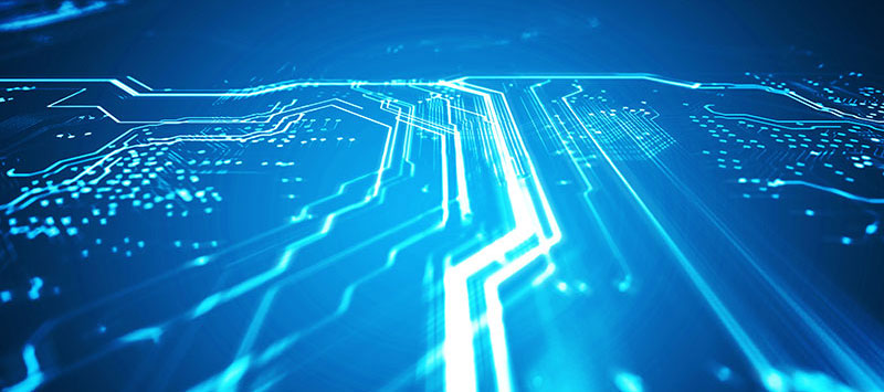 新能源高壓線(xiàn)束是指用于傳輸高壓電力和信號(hào)的電線(xiàn)束，通常用于電動(dòng)汽車(chē)、混合動(dòng)力汽車(chē)和其他新能源設(shè)備中。與傳統(tǒng)汽車(chē)相比，新能源車(chē)輛使用更高電壓的電力系統(tǒng)，因此需要使用高壓線(xiàn)束來(lái)傳輸電能。